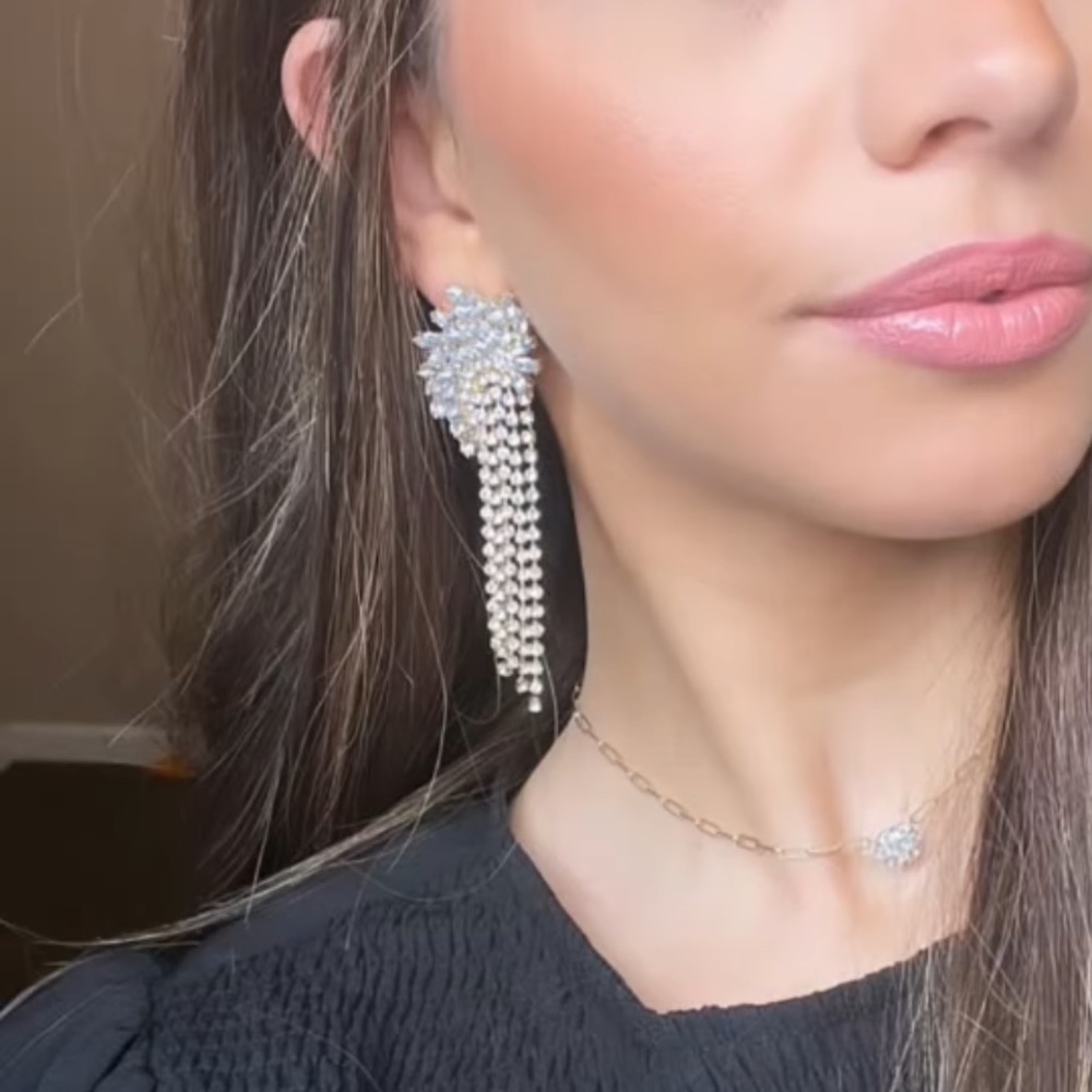 Selling these @bitzofglitz earrings , they are the last pair